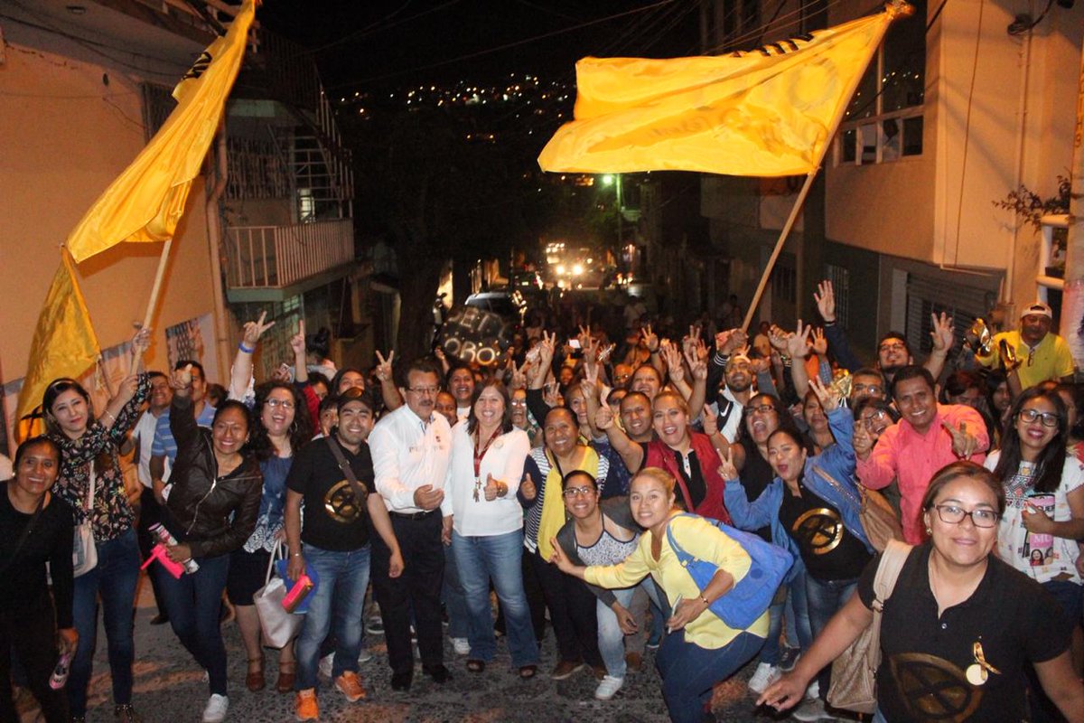 BeatrizVelezN's tweet photo. Con gran responsabilidad y el compromiso de cumplir a nuestra base trabajadora, recibí la constancia de mayoría de manos del Lic Jorge Herrera Perez, representante del Lic Marco Antonio García Ayala, Secretario General del SNTSA.

¡Ganamos Todos! https://t.co/oSl3jtA6Qg