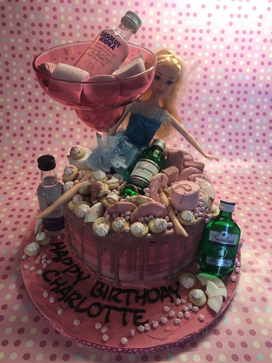 YorksCakeMan's tweet image. Latest cake done! Please retweet, follow and if you’re wanting a bespoke cake for any special occasion drop me a message! #yorkshirecakeman #drunkbarbiecake #leeds #yorkshireis
