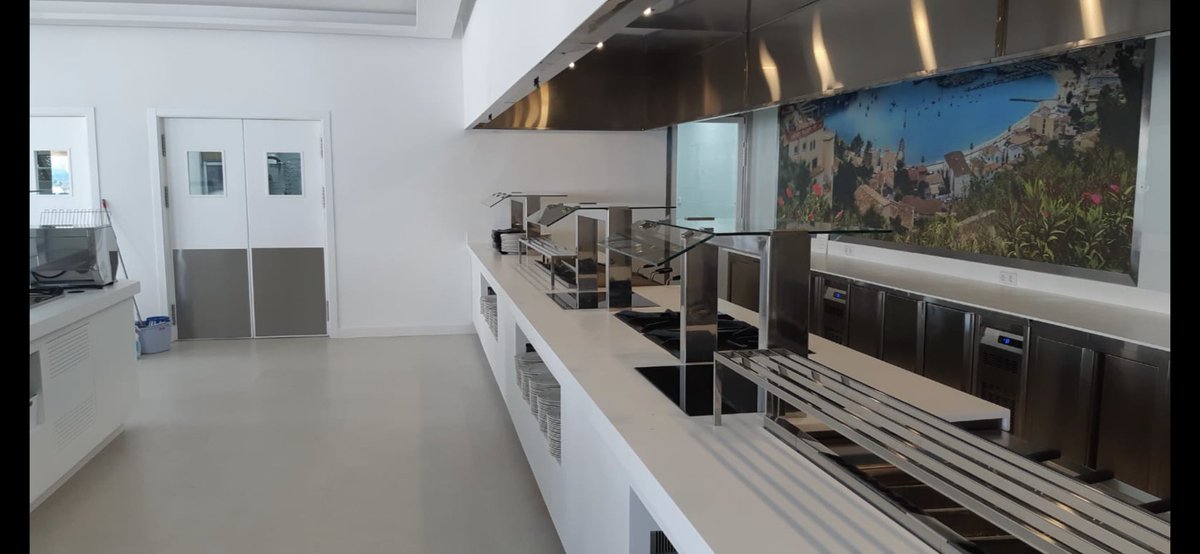 VPoima's tweet photo. @poimabalear maravilloso restaurante inaugurado esta semana en el hotel condesa de la bahía ,con un espectacular show cooking de altísima calidad ENHORABUENA 🎊🍾 https://t.co/o0Jr4E4QPu
