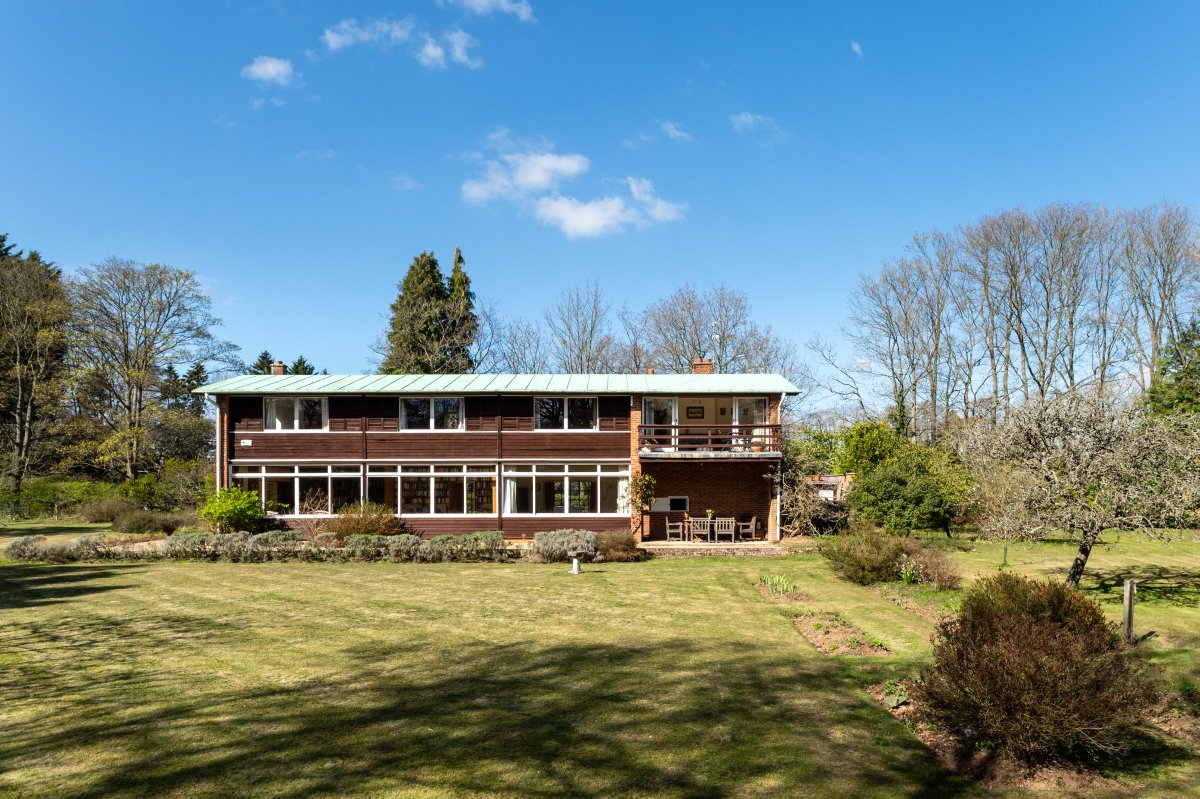 FOR SALE
A rare and important example of Modern Movement architecture, Overshot was designed by much-celebrated architects Godfrey Samuel and Valentine Harding in 1937, founding members of the Tecton Group. 
bit.ly/2TPLF9c