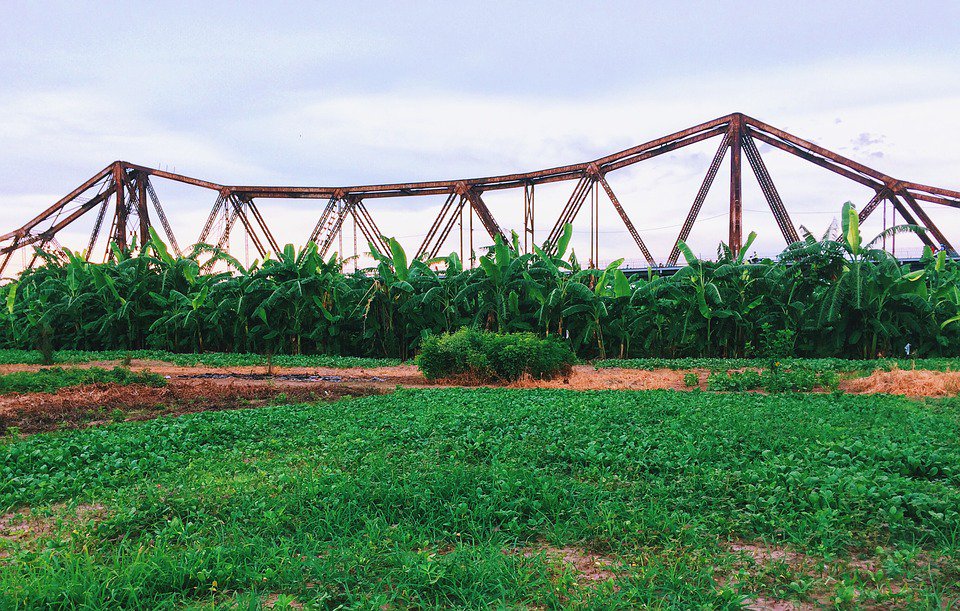 helloVietnamTO's tweet photo. Long Bien bridge, a hundred-year old bridge in Hanoi which witnesses a long history of Hanoi https://t.co/T1RKAARRBc