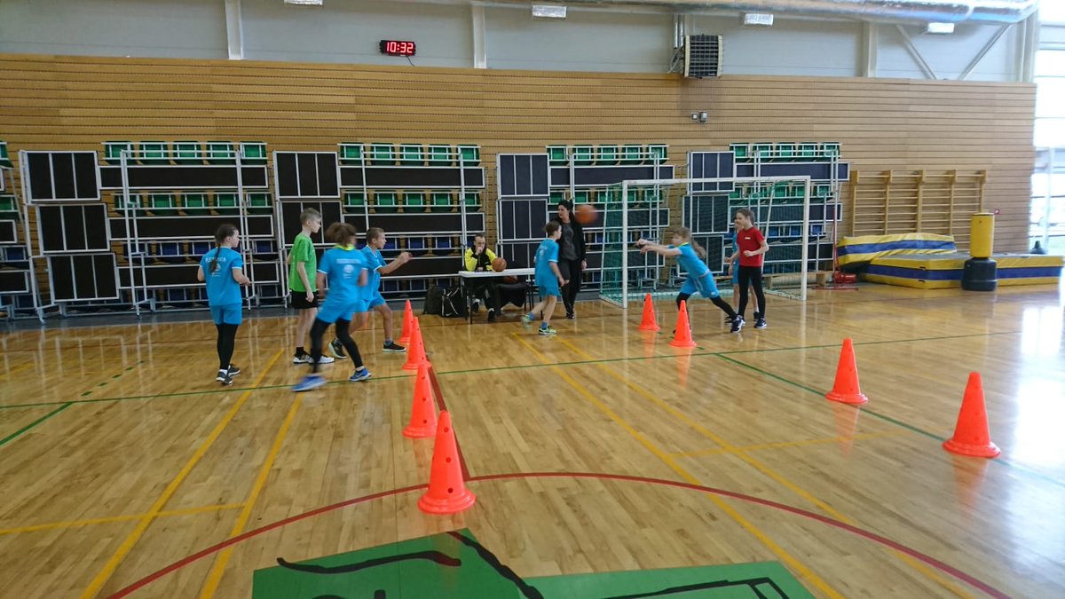26.martā <a href="/SalaspilsSporto/">Sporta Nams</a> notika skolu sporta sacensības stefetēs 2008.-2009.g.dz.bērniem "Drošie un veiklie"! Kā veicās salaspiliešiem, lasiet salaspilssportaskola.lv/jaunumi/aizvad…