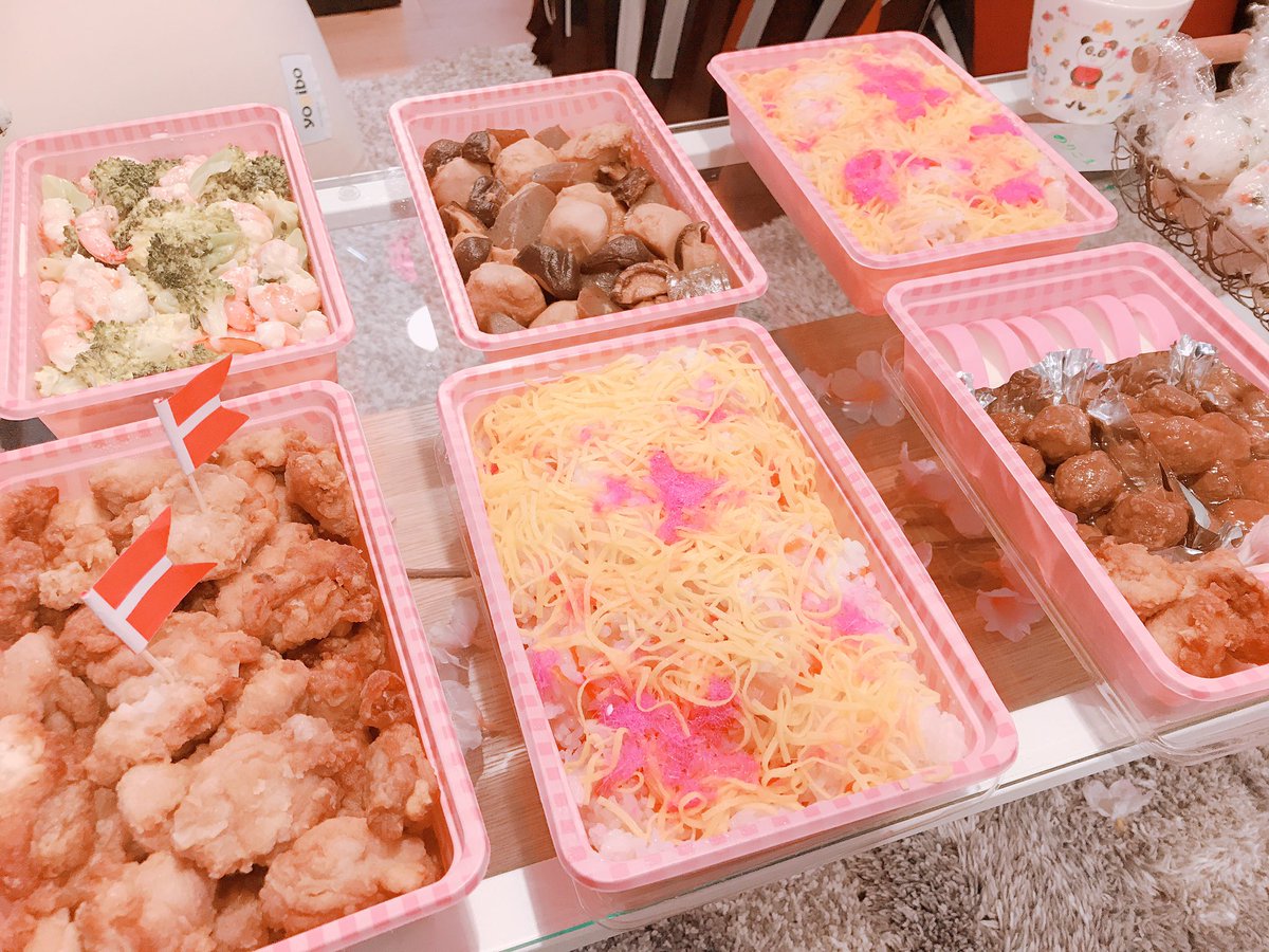 sekinyams2's tweet photo. 本日は4月の #ismday 💕✨#いずきゃん でインドア花見だよ〜⁽⁽ଘ( ˊᵕˋ )ଓ⁾⁾
お弁当は昨日、ちえみちゃん @chiemii148 と一緒に手作りしました🍱生まれる前からみんなが待ってたこのちゃん🤱&しほちゃんママも参加っ🙌みんなで、いろんな思い出が増えるのは嬉しいなあ✨ https://t.co/FYQSp98AoW