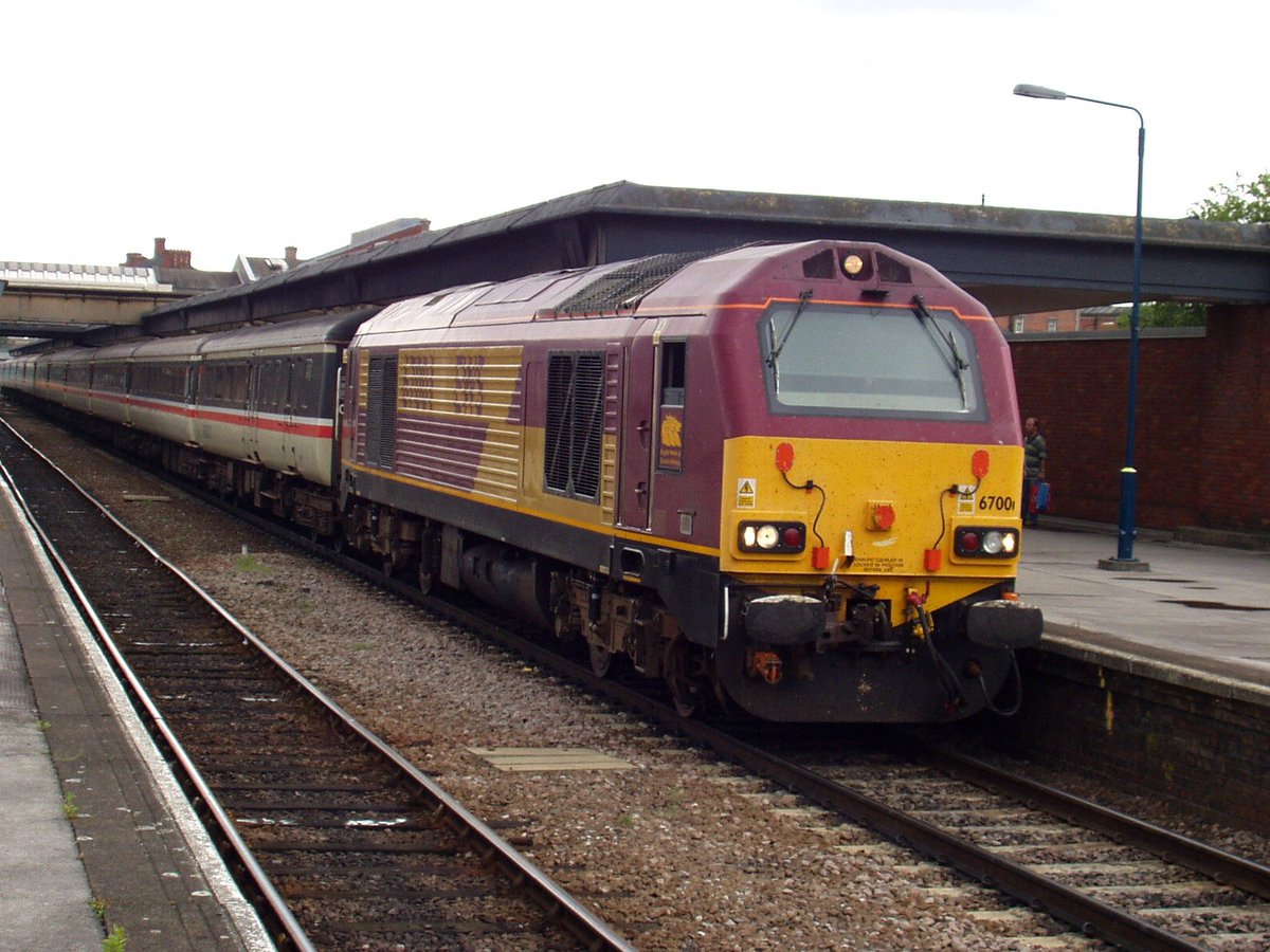 It’s nearly 15 years since 67s worked long distance Virgin Cross Country trains – for all of 10 weeks during Summer 2004. This is 67001 at Derby heading north with the 0905 Paignton-Newcastle. Have to say, it looks better than a 4-car Voyager #Class67