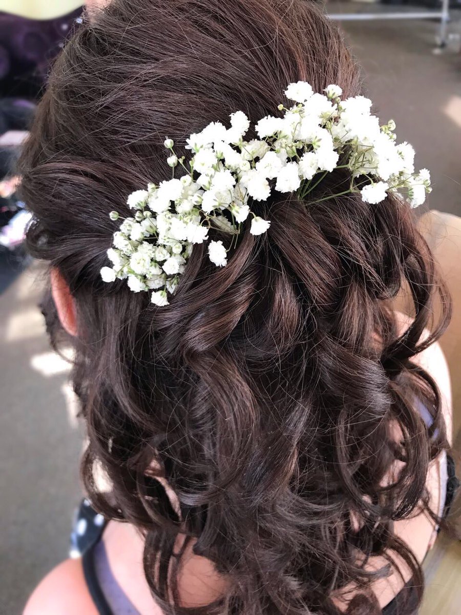 halamsalon1's tweet photo. Bridesmaid Hair ✨
Using @CloudNineC9 Styling tools &amp; @WellaPro Styling products.
#halamsalon #newark #nottingham  #wedding #springwedding  #weddinghair #weddinghairstyles #bridesmaids #bridesmaidhair #curls #freshflowers #weddinghairstylist 
Venue : @KelhamHouse https://t.co/BXYs3YicDm