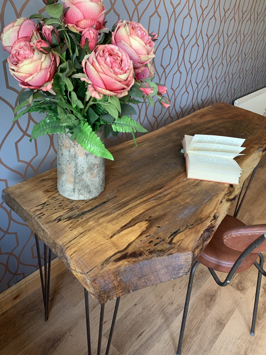 dan_workshop's tweet image. New solid oak desk I made now on my Etsy shop. #etsy #handmade #desk #etsyshop