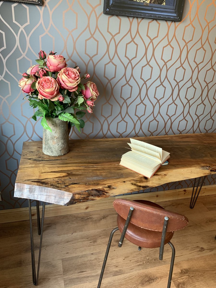 dan_workshop's tweet image. New solid oak desk I made now on my Etsy shop. #etsy #handmade #desk #etsyshop
