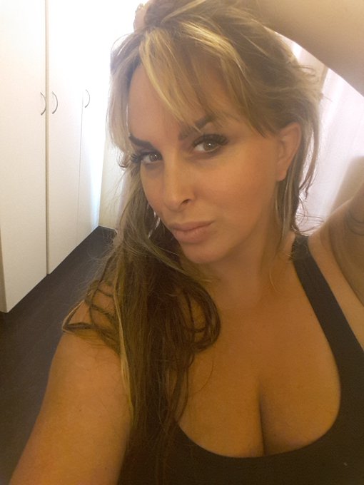 Who's ready for my announcement https://t.co/OJTY4pvg3H