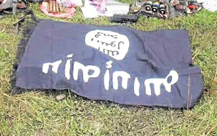 Bekikang01's tweet photo. ‘ISIS flags’ seized from armed group in Cagayan https://t.co/N5goQcQAxU https://t.co/Ipj5dXQMzh