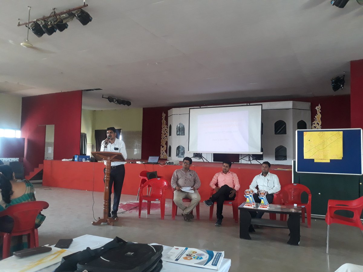 JavedRMansuri1's tweet photo. Some precious final words by Sandip patil sir at #Advanced SE Training. Nandurbar https://t.co/yQu67hwOQK