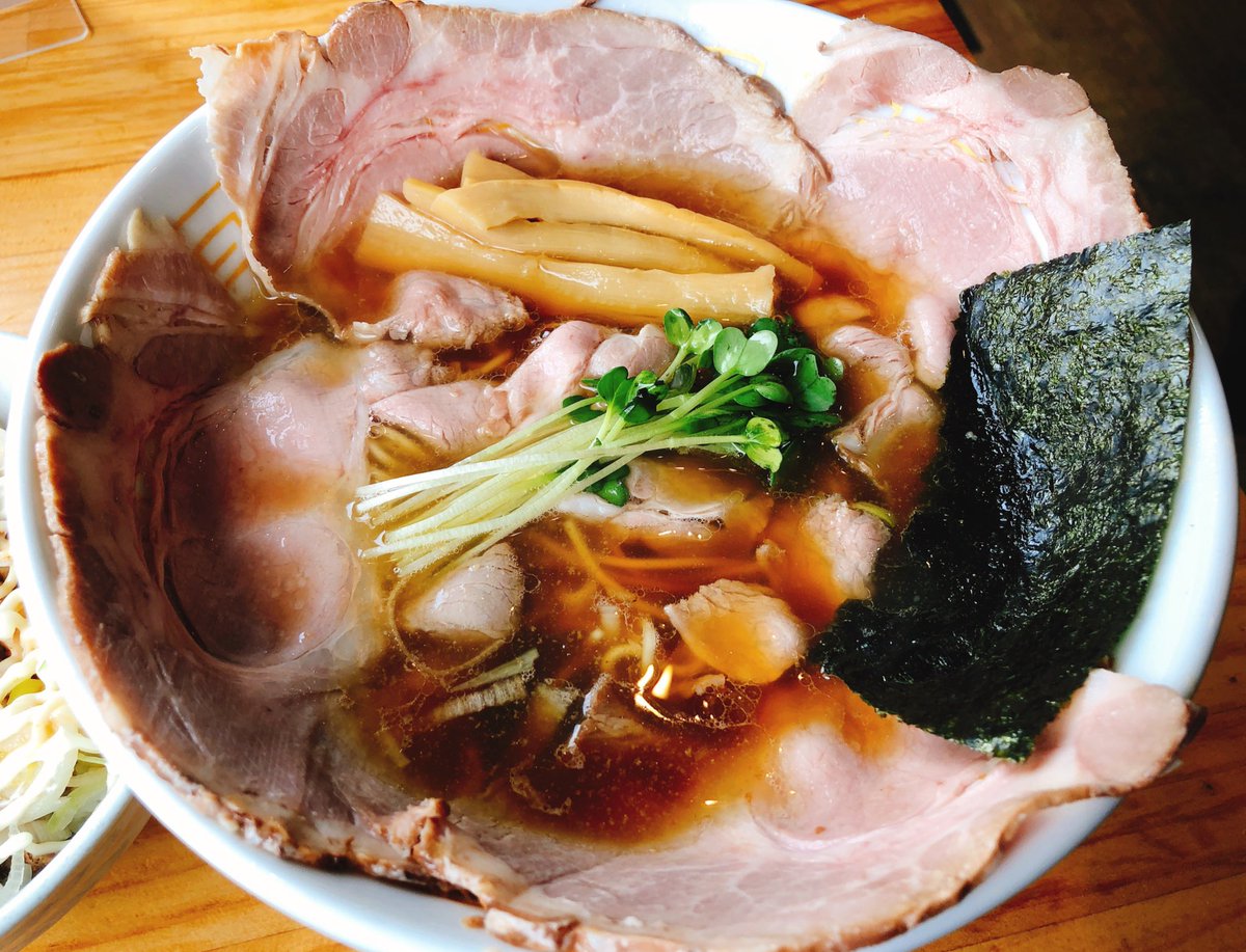 turi_baka's tweet photo. 秋田市 麺屋ゑびす チャーシューらーめん&amp;はしっこチャーシュー丼&amp;後玉
後玉入れた方が好きな味♪ https://t.co/0HMtw6ztWW