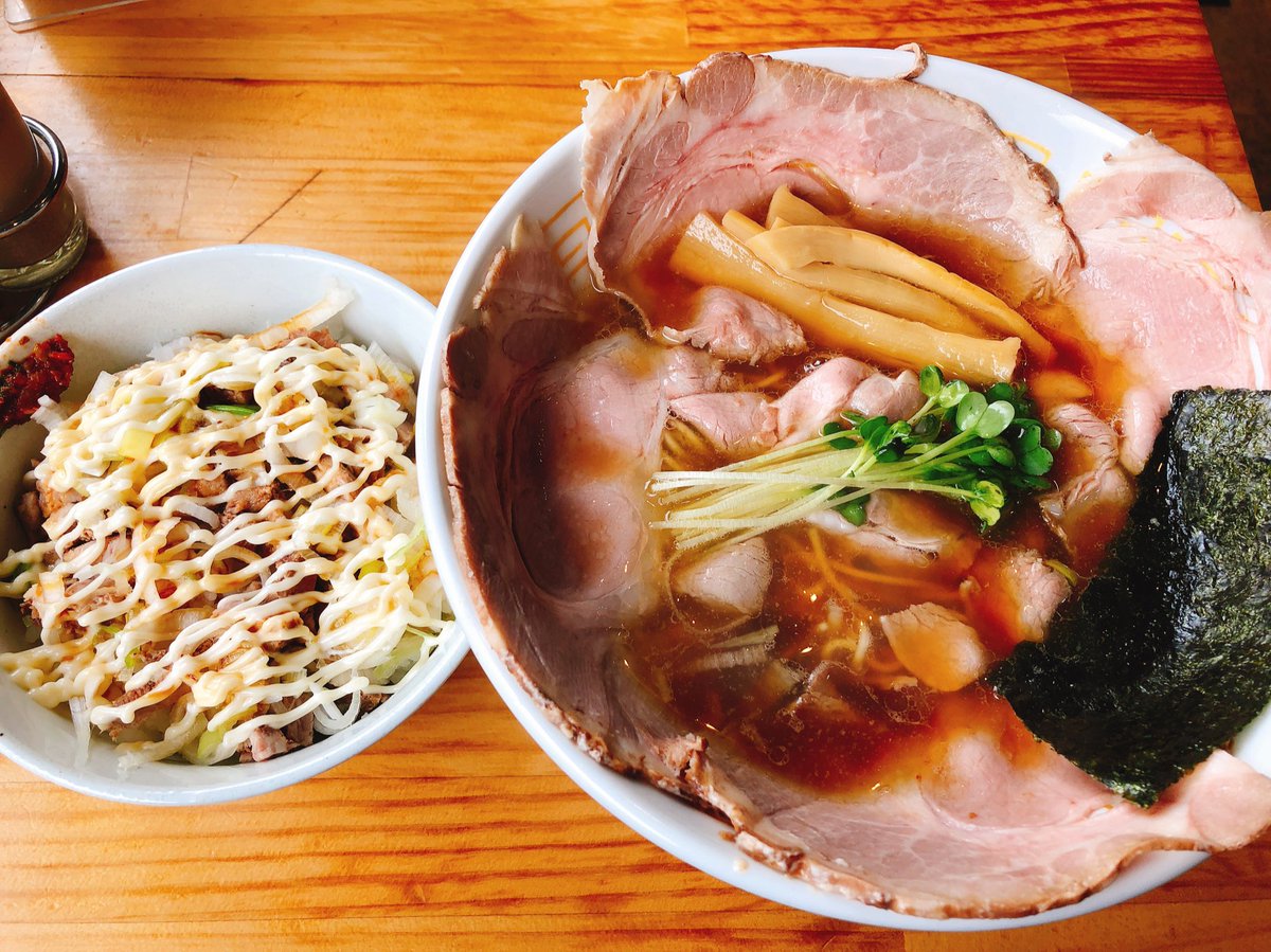 turi_baka's tweet photo. 秋田市 麺屋ゑびす チャーシューらーめん&amp;はしっこチャーシュー丼&amp;後玉
後玉入れた方が好きな味♪ https://t.co/0HMtw6ztWW