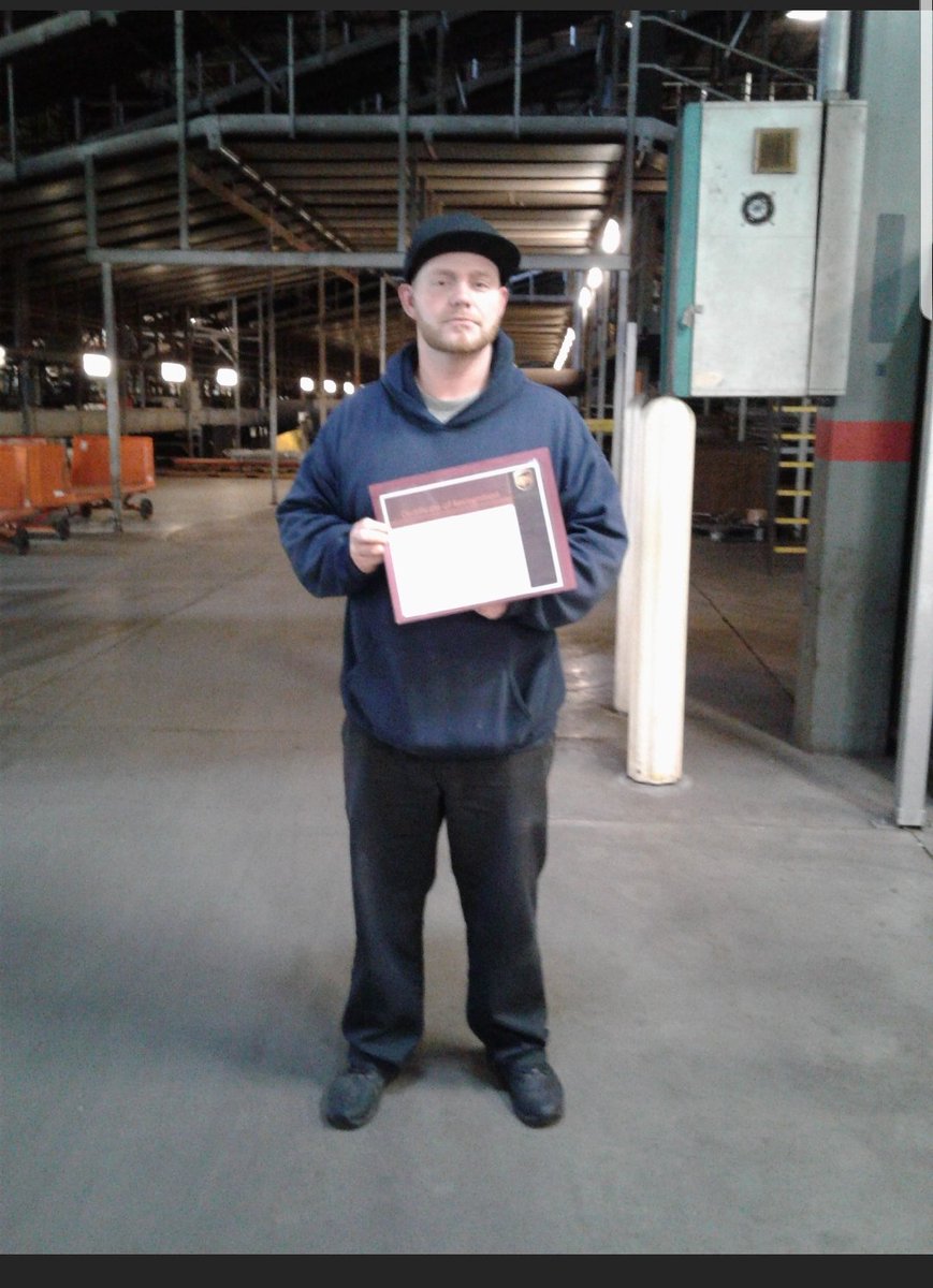 Look who gain seniority Kyle Cunningham cheesing with his Full-Supervior Phil Razlor and Pat Venhaus on Twilight OREPA AVE SORT #UPSers #theymadeit @SamQuinnUPS @LisaLawless1919 @RoxAllenUPS @RBlockUPS @timmymac16 @SheilaClaitt @BDanielsUPS