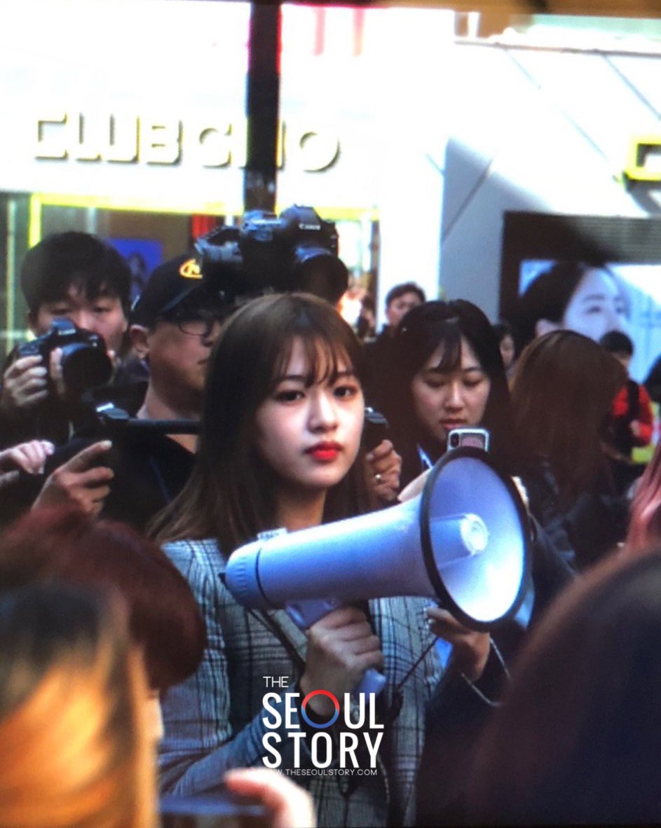 theseoulstory's tweet photo. [#TSSTRAVEL✈️] Just casually strolling along the streets of Myeongdong... and guess who we bumped into!! Ahn Yujin,  Kim Chaewon, Yabuki Nako and Miyawaki Sakura of IZ*ONE~! What a great coincidence 😍 @official_izone https://t.co/mwiwfBWy6f