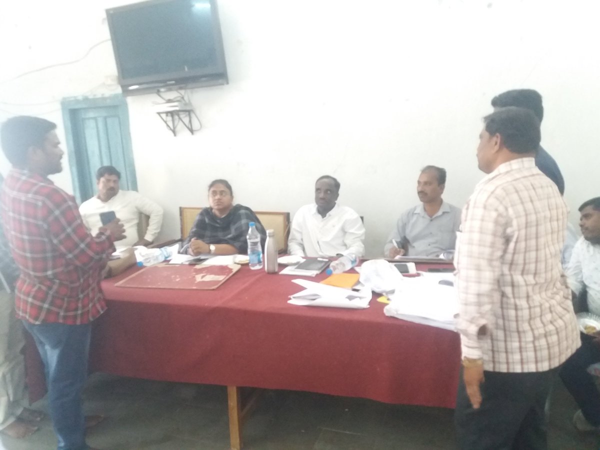 DrdaSiddipet's tweet photo. DRDO sir inspected Nurseries at Yellareddypet, Thoguta, Banjerpally vils &amp; inspected EGS work desilting of MI tank at Venkatraopet vil of Thoguta mandal &amp; attended social audit at Doulthabad mandal https://t.co/twqNK97DrQ
