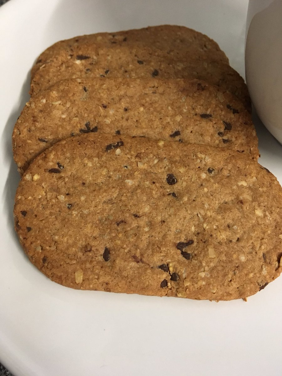 MyFreeFromKitc1's tweet photo. On the go breakfast - these choc chip breakfast biscuits from Nairn’s are superb 👌

You can pick them up from: 
https://t.co/G2UuRDoYvl

@nairnsoatcakes 
#glutenfreesnacks #myfreefromkitchen #celiacuk #celiacdisease #celiac #coeliacuk #coeliaclife #coeliacfriendly #glutenfree https://t.co/6TavnSJ7kP