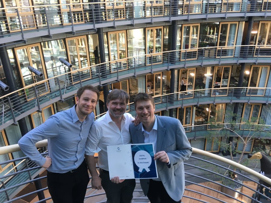 Auch im Zeitalter von Fake News macht das Phänomen des Aprilscherzes vor dem HFD nicht halt. Hans Pongratz von der <a href="/TU_Muenchen/">TU München</a> ist zwar nicht als Digital Champion für Europa benannt, aber die Champions des #digitalturn gibt es dennoch.

hochschulforumdigitalisierung.de/de/aufloesung-…