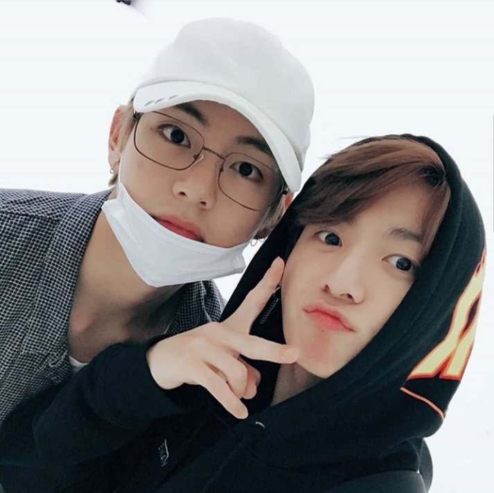 Kimeun2802's tweet photo. Since TeaKook didn't wanna post any selca together today I'll just bring back these :')
#KimTaehyung
#JEONJUNGKOOK
#방탄소년단
#twitterbesfandom 
#BTSARMY 
#BTS 
#ARMY https://t.co/WAE715bIc5