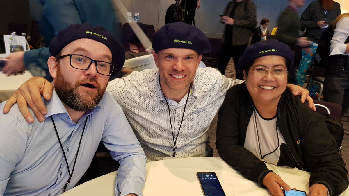 cbalocco's tweet image. #E2 Paris hat begonnen und die Schweizer Teilnehmer haben mit ihren Teams Bekanntschaft gemacht @lernbar_rabe @aluech @marceljent und Bruno Cappelli #MicrosoftEDU #PILSchweiz