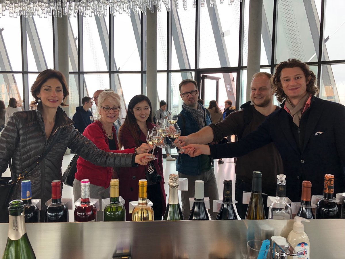 amustread's tweet photo. The #MillesimaBA19 #blogger team at the truly spectacular La Cite du Vin in #Bordeaux #enprimeur #ep2019 @MillesimaENG @MillesimaFR #purpleteeth https://t.co/4z81ive8im