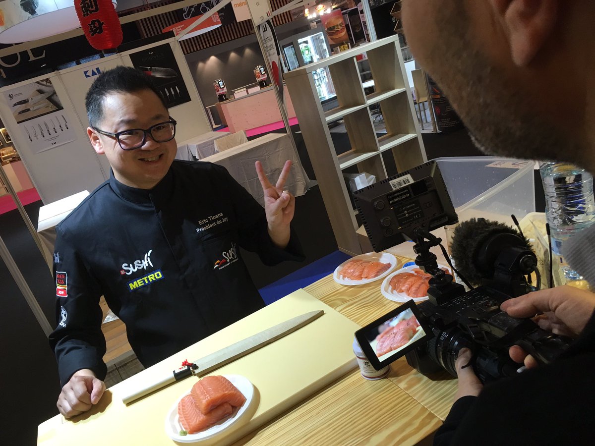 La tendance au #snacking ..les français champions d’Europe de consommation de #sushis ...petit cours avec le chef <a href="/EricTicana/">Eric Ticana</a> ..dans les JT <a href="/telematin/">Telematin</a> <a href="/franceinfo/">franceinfo</a> Tv @sandwichshows