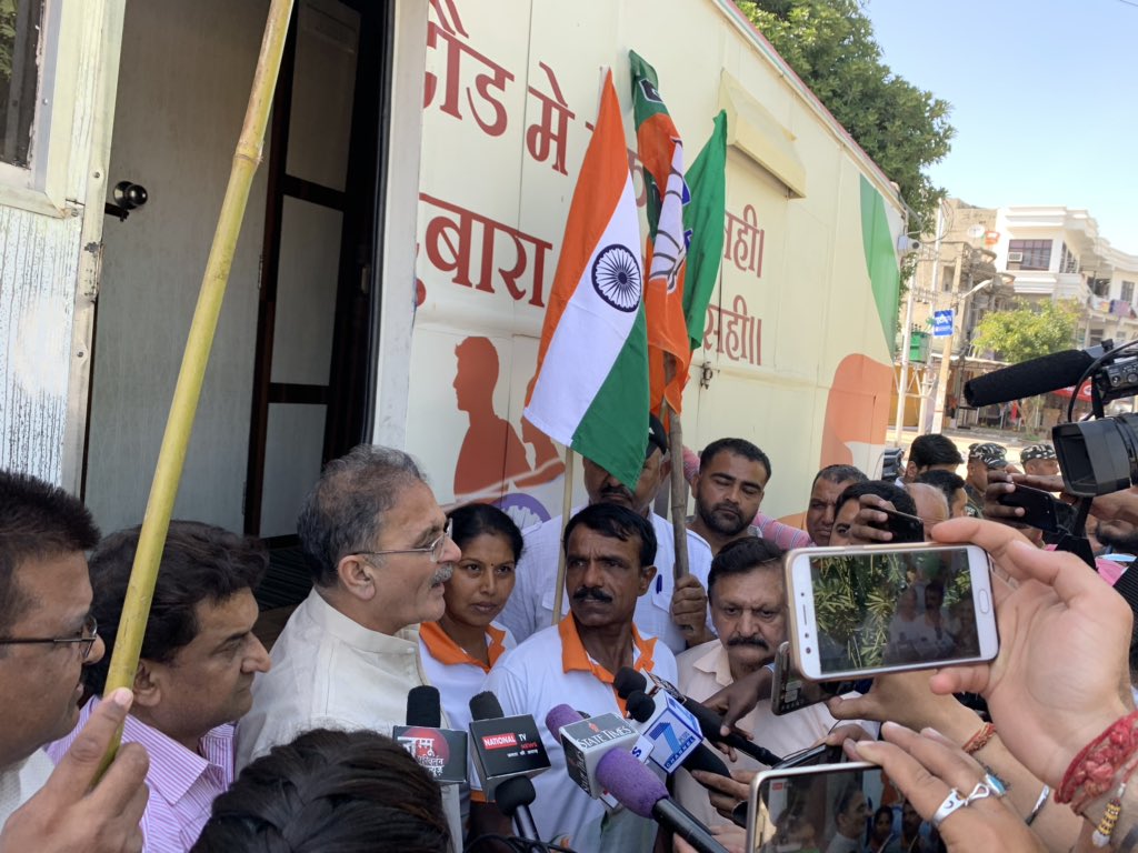 MahaRunForModi's tweet photo. #maharunformodi2019 we reached #Jammu welcomed by #Kavindar Gupta ji(ex-Deputy CM) #Ashok ji (j&amp;K Bjp president) #Deepak ji  #Harvans Chowdry ji with his team,Thank you all,#Maharunkumar @BJP4JnK @narendramodi @BJP4India @News18India @republic #Modi ji again.#vote for Modi. https://t.co/Q0Id6bRcYa
