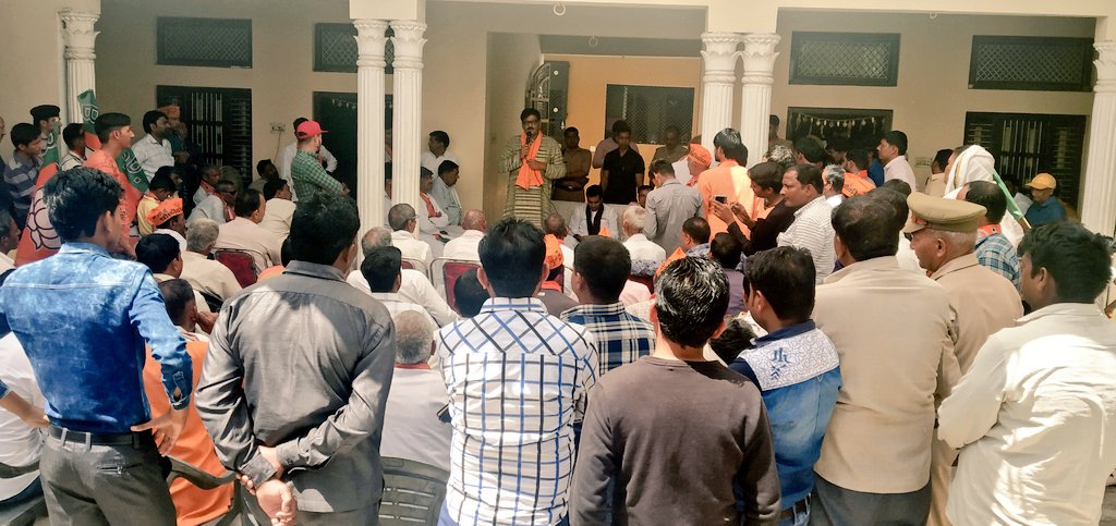 DhirendraGBN's tweet photo. #Rustampur में #MLANoida श्री @PankajSinghBJP जी के साथ जनसंपर्क किया तथा #LokSabhaElections2019 में #PhirEkBaarModiSarkaar को लेकर लोगों में काफी उत्साह नजर आया।
#JewarAssembly #MLAJewar https://t.co/qHmikl3wB7
