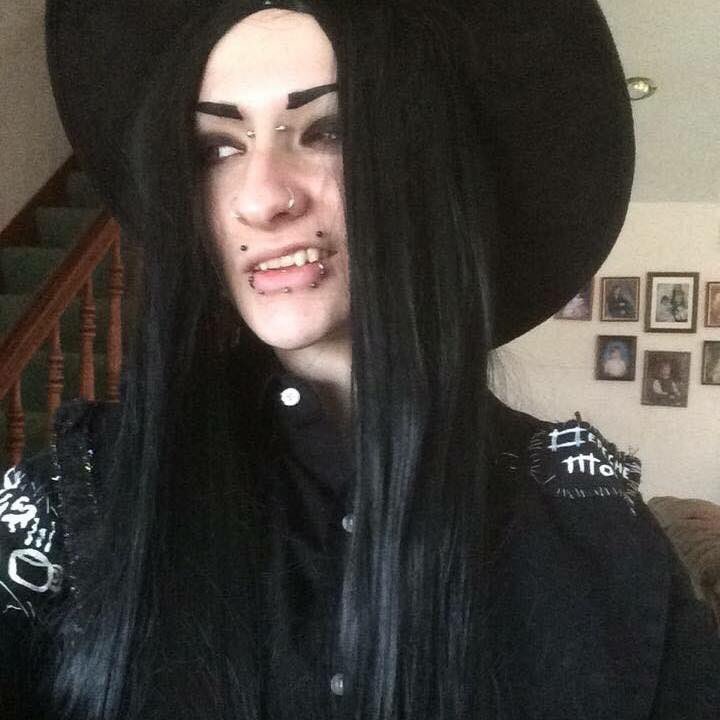 Goyangi4OoYoo's tweet photo. If you don’t wan soft glittery Vampire, I bring you Goth Vampire BF Yuuki
((Also old. I’ll have to redo these))
#gothvampirebf #vampirebf #gayboy #gay #lgbt #boysinmakeup #우르릉 #ㅋㅋ #vampire #AmIYourKink ? https://t.co/GFBT1CTXvA