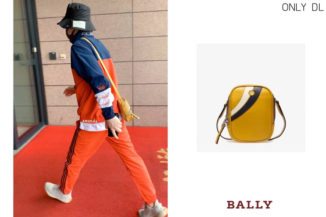 Ameeramy6gmail1's tweet photo. Denglun outfit Shanghai to Paris
Orange carrots stylish 😂😂 #Denglun #邓伦 #onlyDL
Cr.ontag https://t.co/urnX3ckL7p