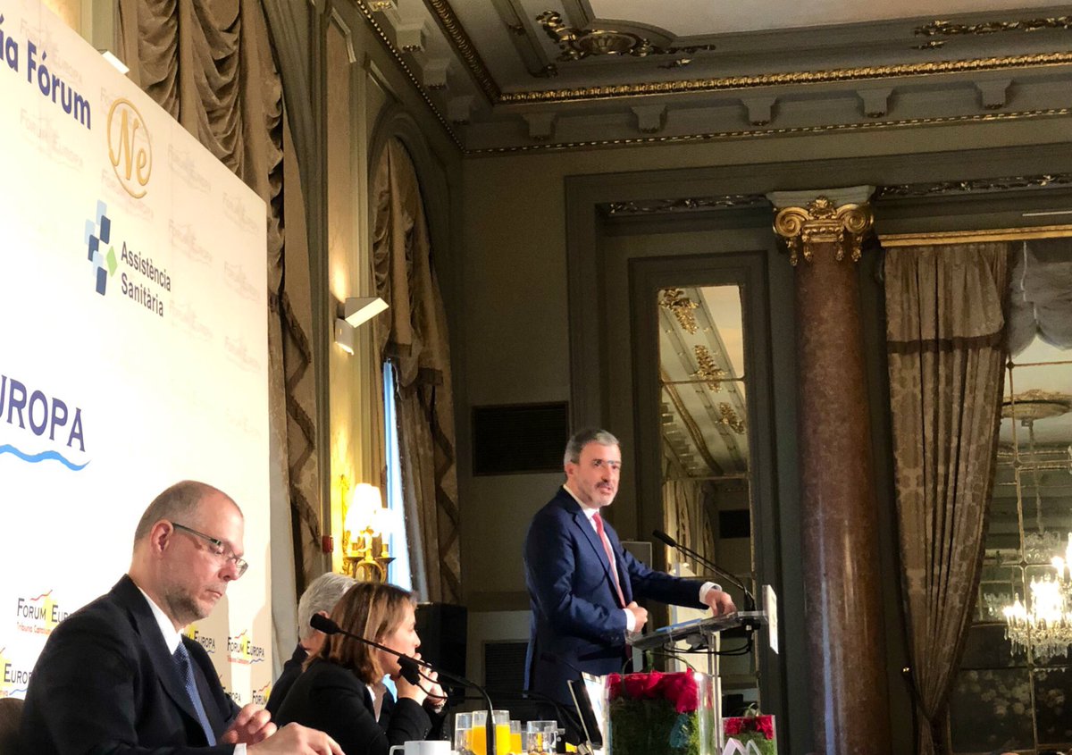 “Els que venen a cavar trinxeres han de saber que hi ha el risc que la ciutat acabi trinxada”. Escoltant <a href="/jaumecollboni/">Jaume Collboni</a> a <a href="/NewEconomyForum/">New Economy Forum</a>