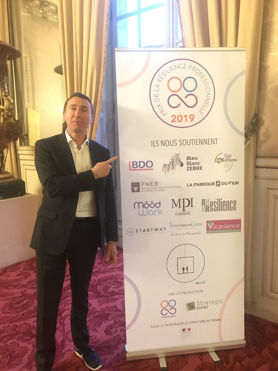 Team Vent Debout était finaliste hier soir au Sénat pour le prix de la résilience professionnelle, dans la catégorie rebond.
Pas lauréat, mais que de projets édifiants et exemplaires pour un phénomène à diffuser sans modération!