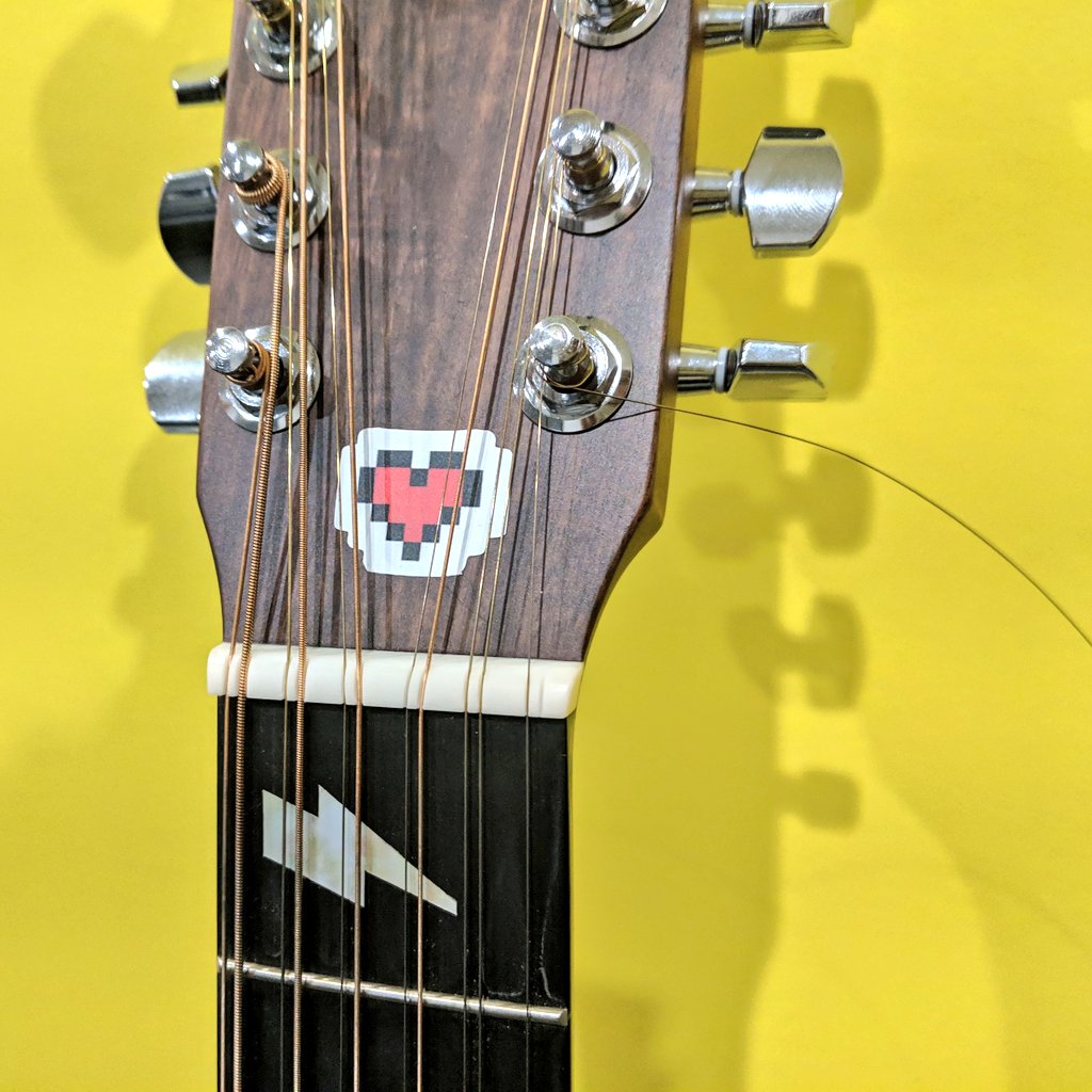 meriamber's tweet photo. Welcome Bazza to being one of my guitars...
#brokenstring #iplayrough #noyourenothardcoretilyoubreakastring https://t.co/lGBH8DRicI
