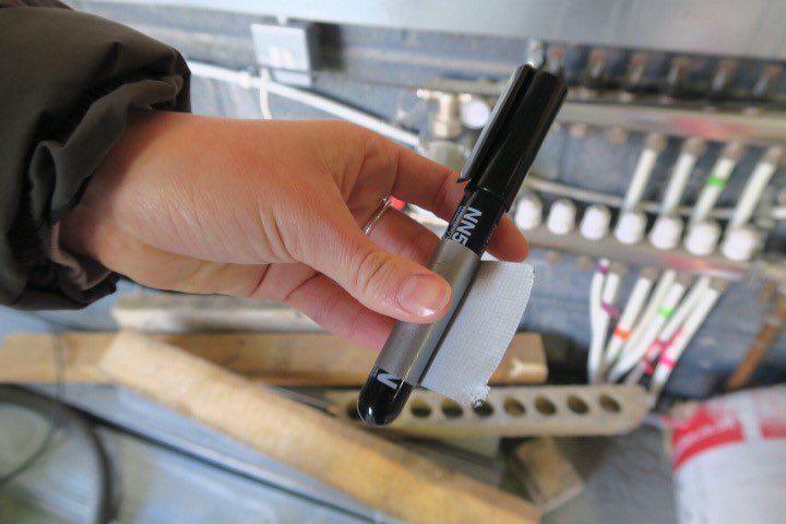 TAPE TIP TUESDAY:

Never get caught short 😉 Use handy objects and wrap Gaffertape around them… so you always have a short supply inside your pocket, minus the bulky roll... You’re welcome! #tapetips #gaffertape #ducttape #gaffer #tape #selfadhesive #KEEPITTOGETHER