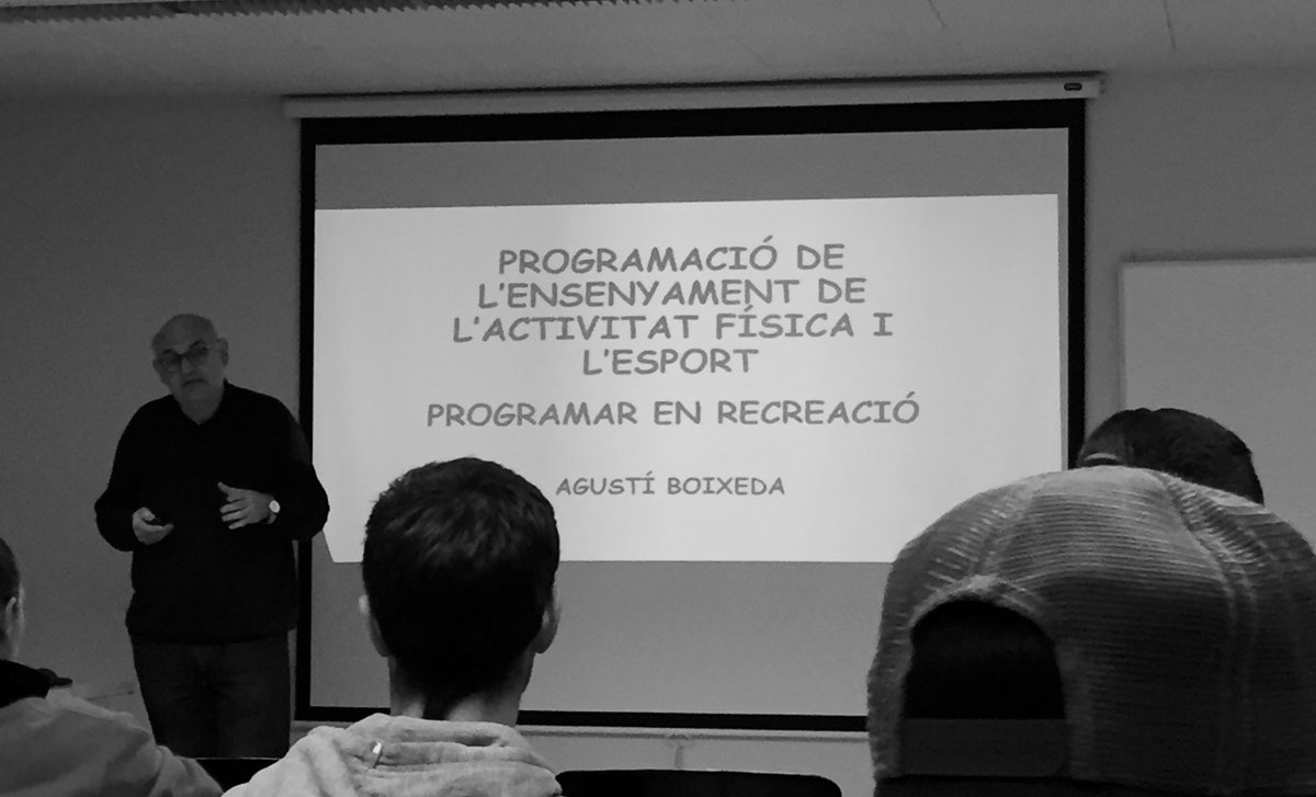 12Albert3's tweet photo. #2019TopProgram 

👩🏼‍🏫 Agustí Boixeda 👨🏼‍🏫

➖Presentación sobre como programar en recreación:

Ej: (Campus de verano)

➖Características de programación:
▶️Determinación en ámbitos de trabajo del proceso
▶️Organización temporal
▶️Programación específica de la temporada https://t.co/njaLyA2NvF