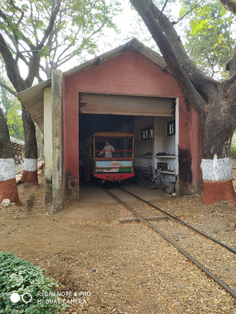 Krishnagiri, the station for the 2'6' gauge #ForestRailway at #SanjayGandhiNationalPark, #Mumbai. #VanRani (the #NarrowGauge train) runs on it few times a day taking the visitors around a small portion of the #NationalPark in ~15 mins.
#MyMumbai #Train #ToyTrain #Weekend #Nature