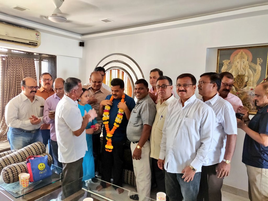 Party workers & well wishers came to wish me success for the campaign. Their support and belief in me gives me the strength to perform. #LokSabhaElections2019 #MumbaiNorthWest