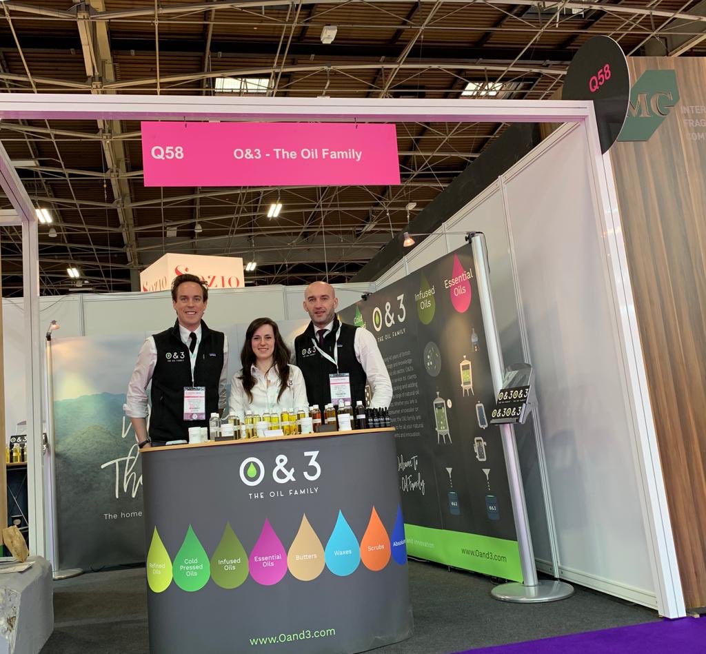 Oand3_oilfamily's tweet image. The O&amp;amp;3 Crew are ready &amp;amp; waiting on stand Q58 @incosmetics Global in Paris! #incosmetics #Paris #naturaloil #Oand3 #theoilfamily #meettheteam #BeInspired 👏