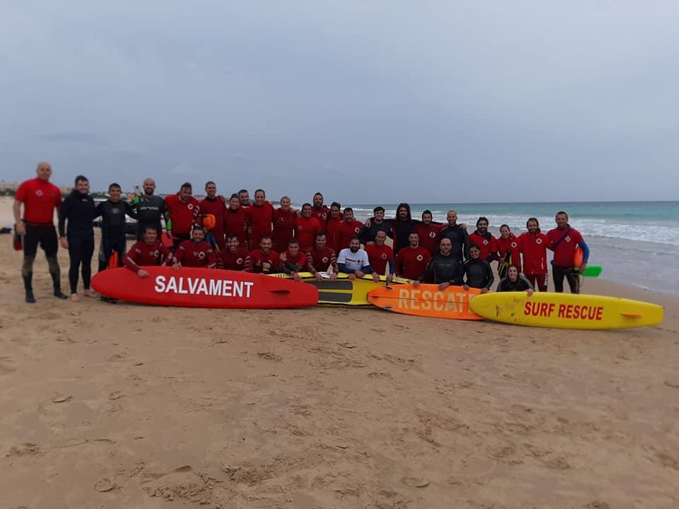 CreuRojaLleida's tweet photo. La Marina Clos, del nostre equip de formació en salvament aquàtic ha participat a les jornades #MundoSOS que s'han celebrat a #Chiclana, a Cadis, destinades a responsables del #salvamentaquàtic a platges. Va ser la facilitadora al taller de Tècniques de Rescat" 🏊♀️🏊♂️ https://t.co/4bvdhFVBUx