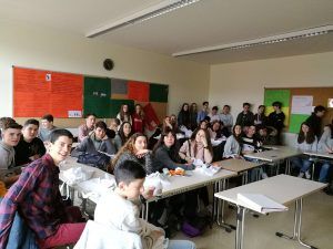 truebaikastetxe's tweet image. ⭕️En bachillerato

&amp;gt; Dos modalidades Bachillerato: Ciencias y Humanidades y Ciencias Sociales

&amp;gt; Tutoría, esencial en el proceso educativo

&amp;gt; Orientación académico-profesional, acompañamos a nuestros alumnos y sus familias

&amp;gt; Inmersión Lingüística con programas de intercambios