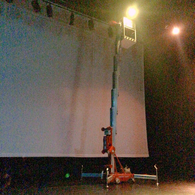 ExOr2525's tweet photo. 오늘부터 극장 입성! 관객분들을 만나기 위해 열심히 작업 중입니다! 🛠🛠
#극단 #뮤지컬 #연극 #극단EO #ExtraOrdinary #대학생 #창작뮤지컬 #대학생극단 https://t.co/8YzJaYCgwO