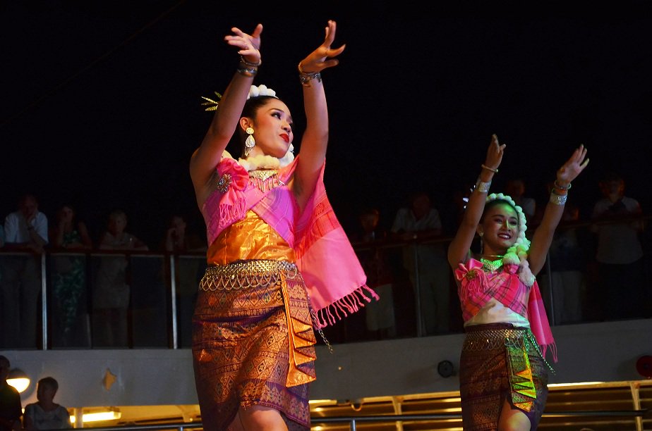 Traditional Thai dancing <a href="/MV_Columbus/">Columbus</a>