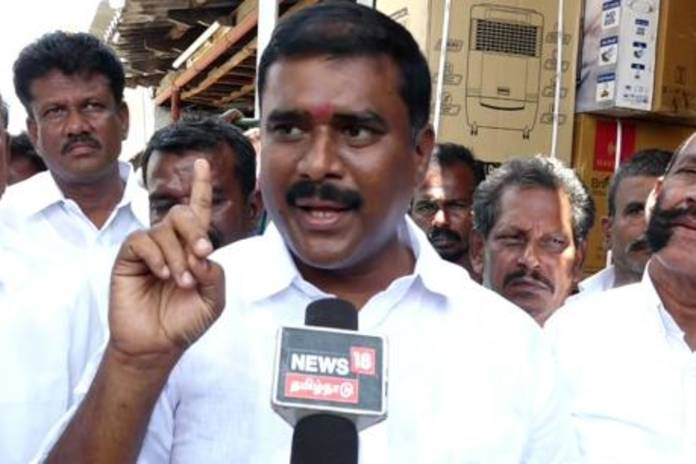 MinAmbalam's tweet photo. சுயேச்சையாக போட்டி: அதிமுகவிலிருந்து முன்னாள் எம்.எல்.ஏ நீக்கம்!
https://t.co/KMxDnqIERe https://t.co/bIHHzkzlPP