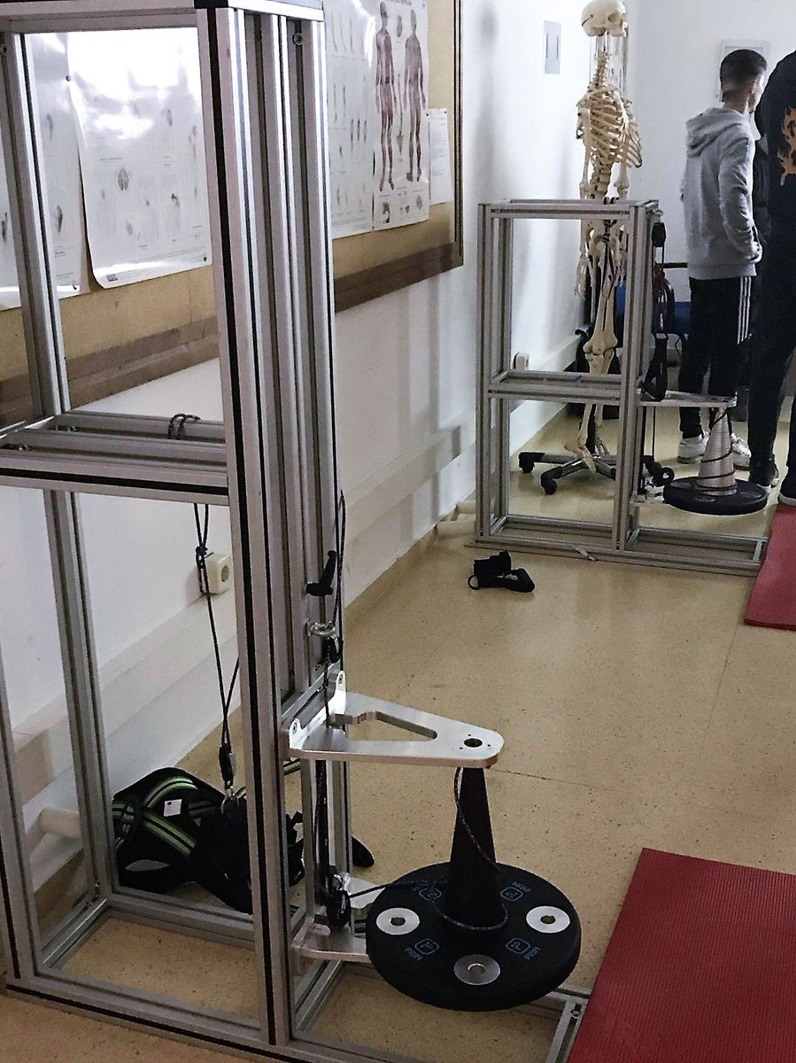 primfisio's tweet photo. Encantados de aportar nuestro equipamiento y conocimiento en las #XJornadasIntFisioterapia San Juan de Dios de @ComillasEUEFsjd. Allí estamos con la polea #PrimConic acompañando a Carlos Heredia en el taller sobre Aplicación de dispositivos #inerciales en #Lesionesdeportivas https://t.co/UqsrqcXdJQ