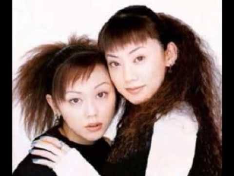 懐かしの90年代 Twitter પર 懐かしの90年代 ワッフルパーマ 90年代髪型シリーズ 今回は ワッフルパーマ ワッフルパーマとは 波状の専用ヘアアイロンで作られるパーマのこと 90年代当時はpuffyの髪型として広く知られ 多くの若者が真似をしました