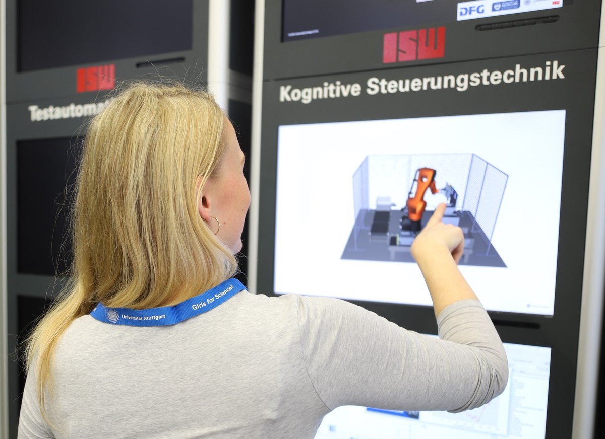 IswUniStuttgart's tweet photo. In der vergangenen Woche hatten wir 12 Schülerinnen zum bundesweiten #GirlsDay einen Tag lang bei uns zu Besuch.
Wir hatten sehr viel Spaß, euch das Thema "#Steuern von #Werkzeugmaschinen und #Robotern" näher zu bringen.

#girlsforscience #ISWStuttgart #wirsteuernZukunft https://t.co/TFTgWGlBNM