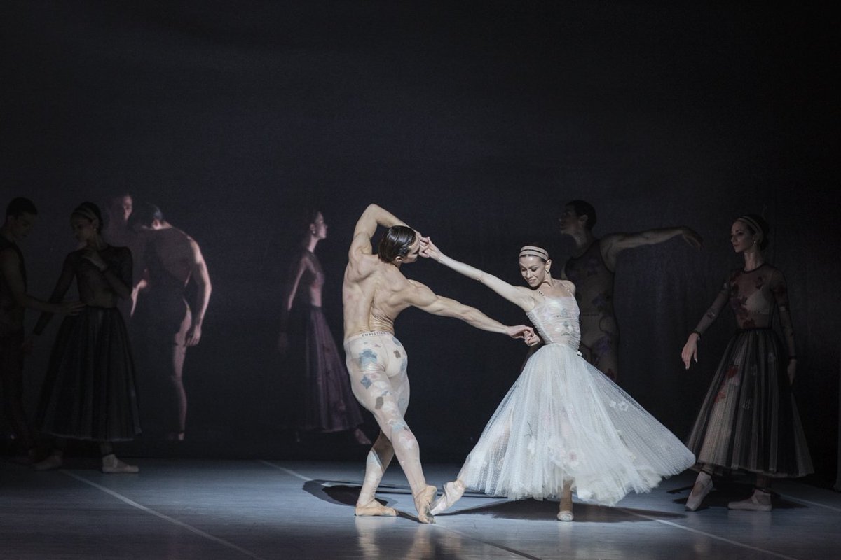 OperaRoma's tweet photo. #SerataPhilipGlass
Questa sera l'ultima replica per sognare ad occhi aperti con #NuitBlanche, creazione di @SebastienBertau per #EleonoraAbbagnato e @FriedemannDance con i costumi di #MariaGraziaChiuri @Dior
#operaroma #Dioroperarome
ph. Yasuko Kageyama / TOR https://t.co/jBoOTuZ0KT