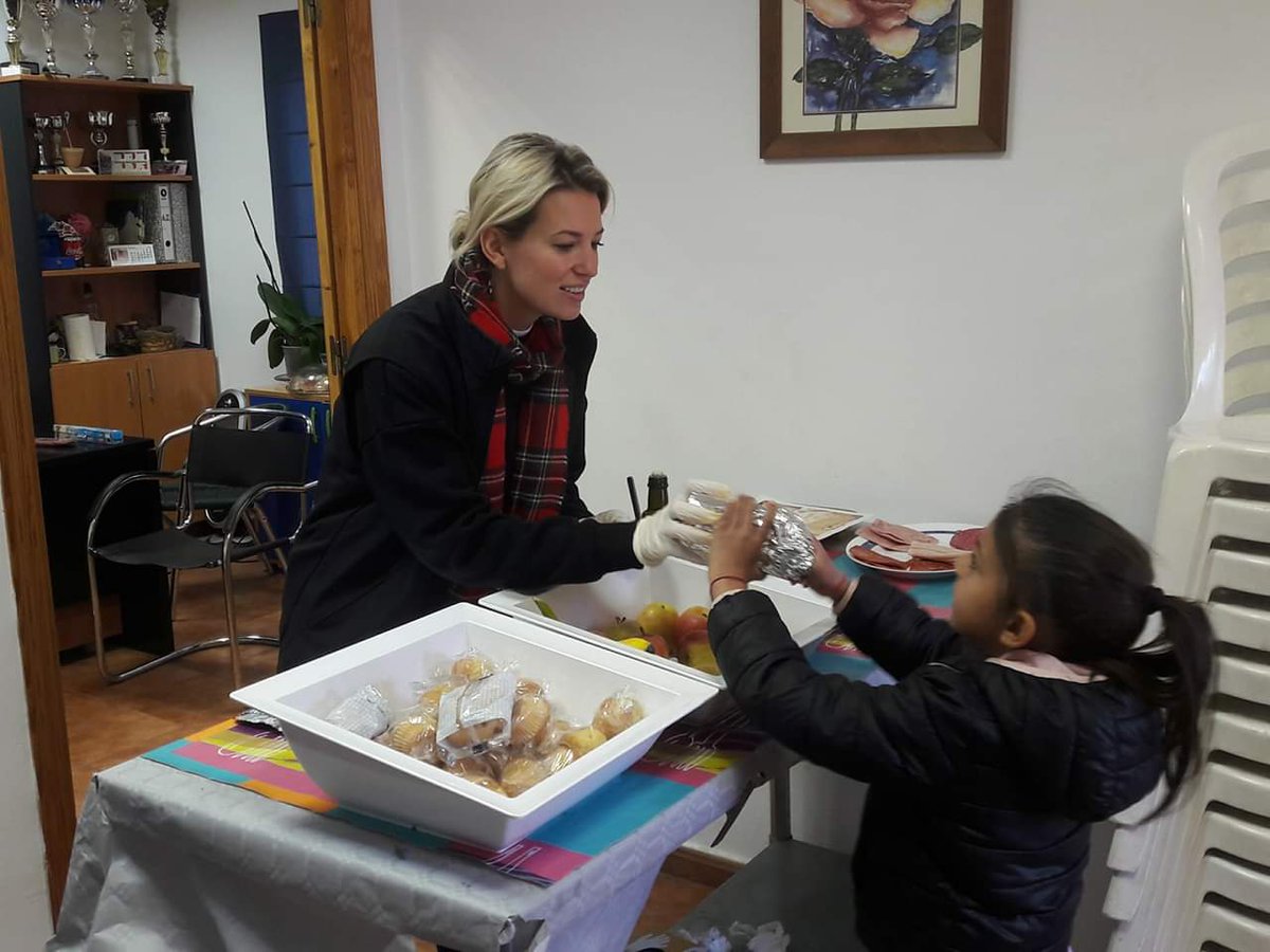 CC HOME PROJECTS - Meet Lauren, our wonderful new volunteer from Scotland. Lauren is covering Monday mornings' distribution of fresh packed lunches to underprivileged children here on the Costa del Sol - Spain.

facebook.com/15001857002769…

#CollectiveCalling #CCMissionExperience