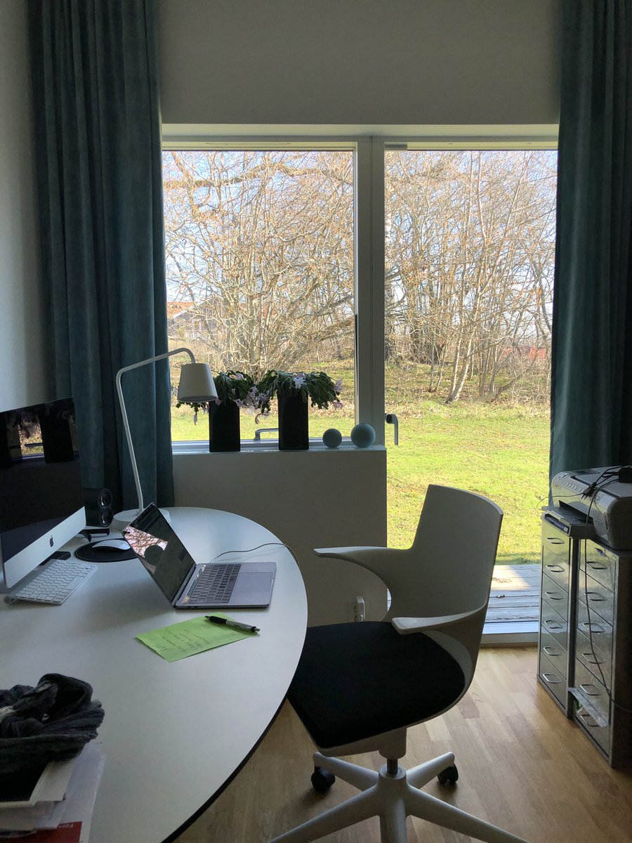 Mötte våren i Blekinge igår på vår roadtrip för att skapa en rapport om vad svenska Science Parks är-gör-uppnår. Idag jobb med att-göra-listan från helvetet. Men med vitsippor från jorden utanför hemmakontorets fönster. #nyskap #innovateswe