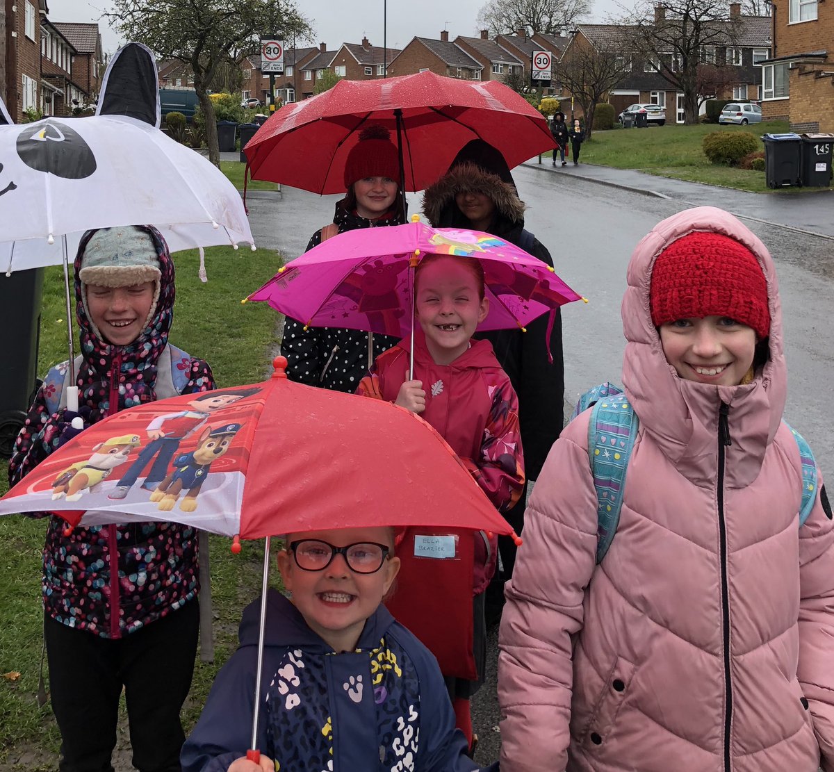 LeonieDons's tweet photo. Rain ☔️ or Shine ☀️, the walking bus works all the time 🌍 @NorthManorAcad @sustrans @SustransWMids #BigPedalWin #BigPedal2019 #ecowarriors #healthylungs #betterschoolruns #savetheplanet https://t.co/232RPVtRqS