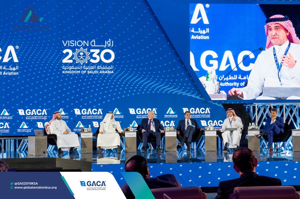 GAS2019KSA's tweet photo. بدأت الجلسة الحوارية الثامنة من #مؤتمر_الطيران_المدني_الدولي لمناقشة المطارات المستقبلية وتطورها التقني. https://t.co/yDCaqNKYkg